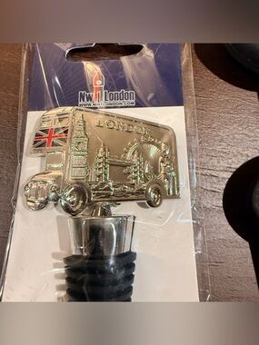 London Wine Stopper + Winged Corkscrew Set